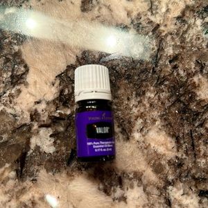 Brand new 5 ml bottle of Valor essential oil.